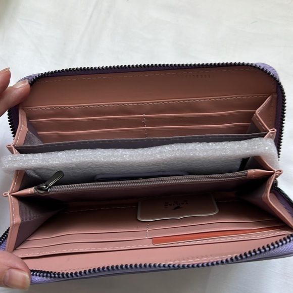 ⭐️QUILT Zip Wallet Wristlet Clutch with Studs⭐️ - Picture 4 of 5